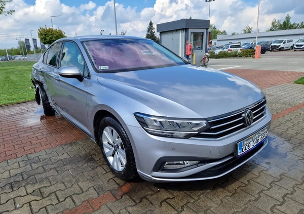 Volkswagen Passat cena 58999 przebieg: 112000, rok produkcji 2022 z Pasym małe 106